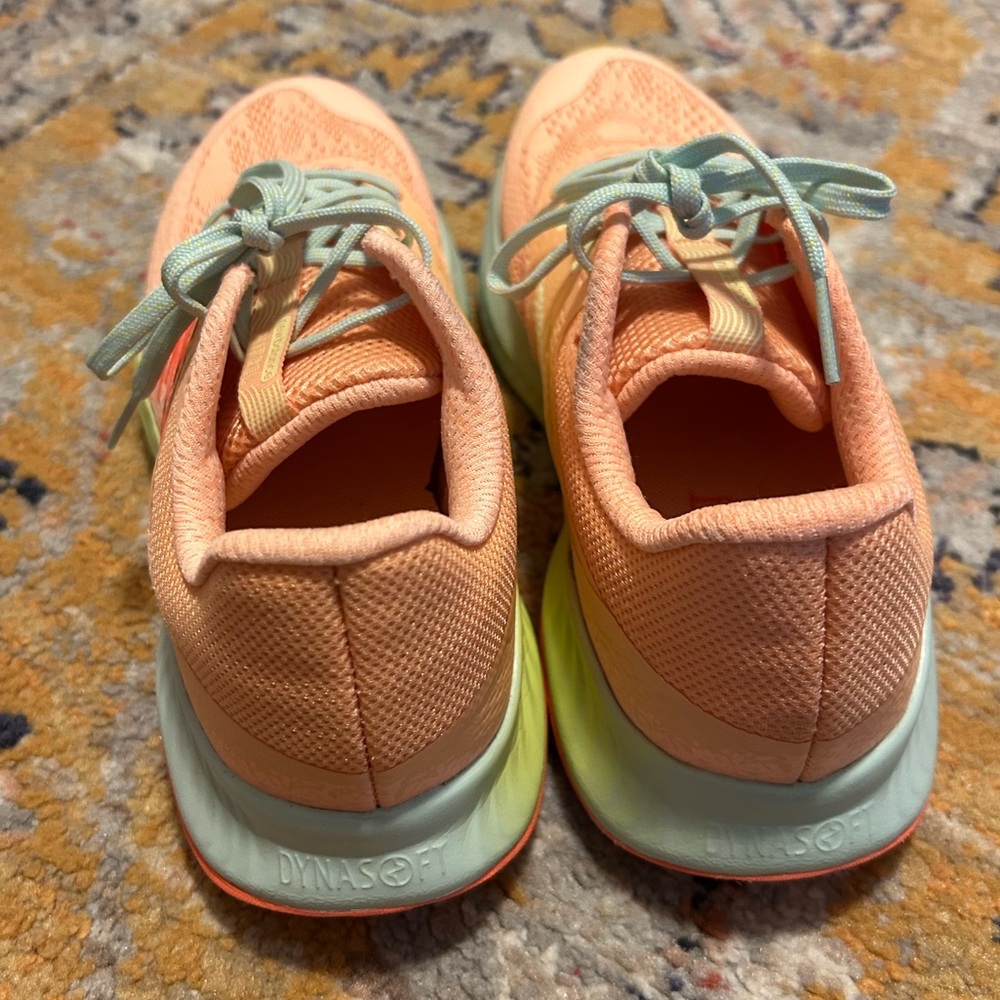 New Balance Women's, DynaSoft Nitrel V5 Trail Running Shoe US size 8 worn once - Picture 6 of 7